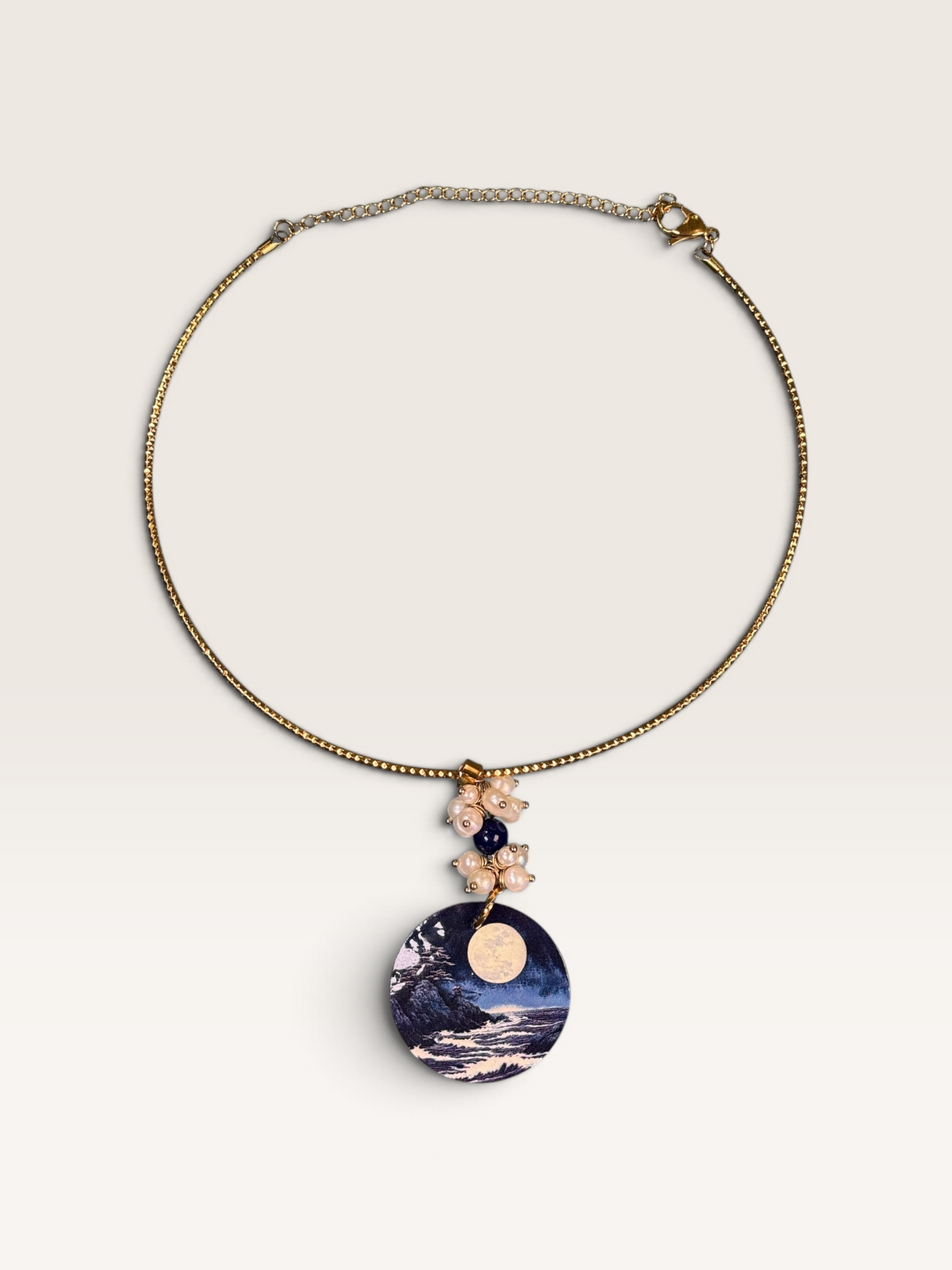 Collana Grafica Girocollo in Giada Blu e Madreperla